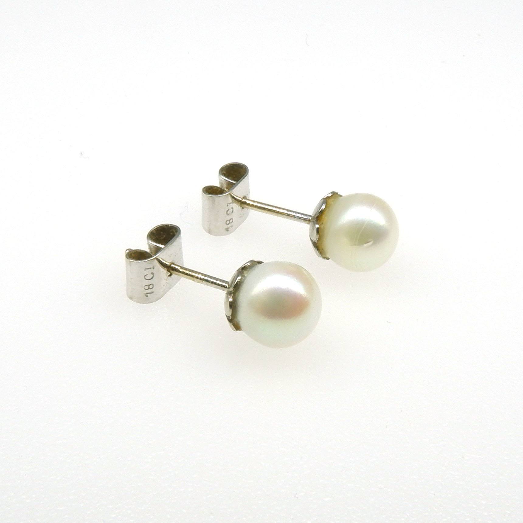 '18ct White Gold Cultured Pearl Studs'