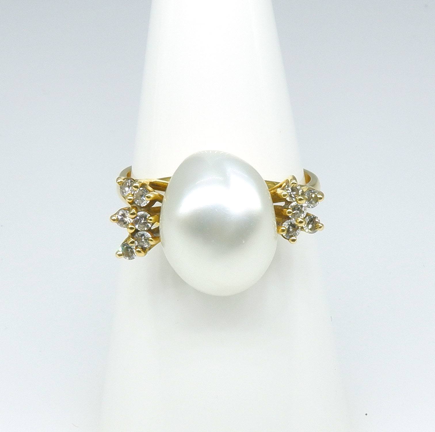 '18ct Yellow Gold South Sea Baroque Pearl with Eleven Round Brilliant Cut Diamonds'
