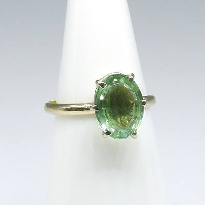 18ct White Gold with Oval Facetted Green Quartz Ring