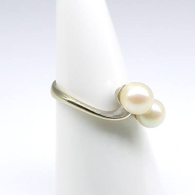18ct White Gold and Cultured Pearl Ring