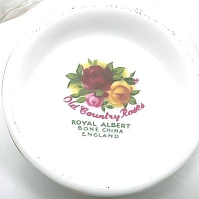 Extensive Ninety Eight Piece Royal Albert Old Country Roses Dinner Service, with Teapot, Serving Plates, Creamer Jug and More