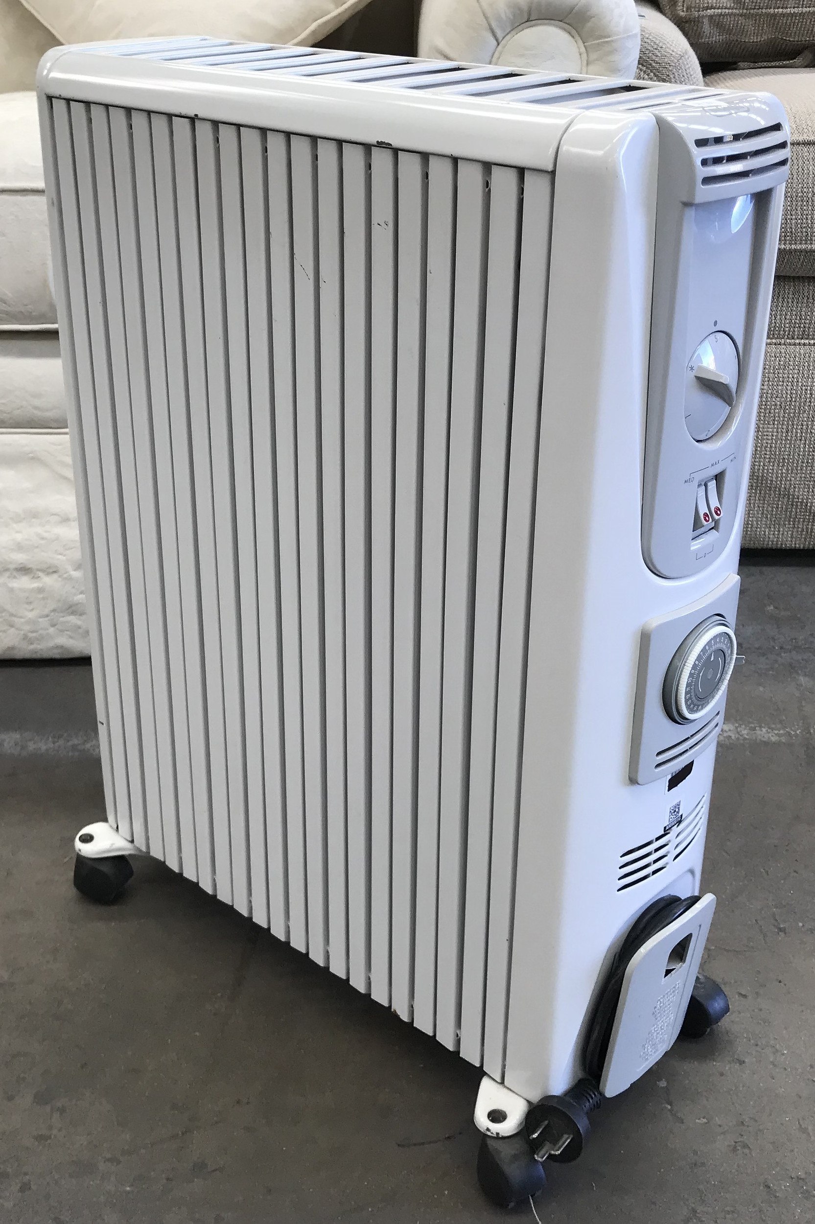 DeLonghi 2400 Watt Column Oil Heater Lot 1065358 ALLBIDS