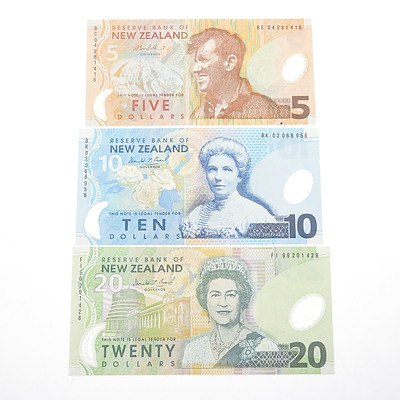 Three 1999 New Zealand Banknotes, including $5, $10 and $20