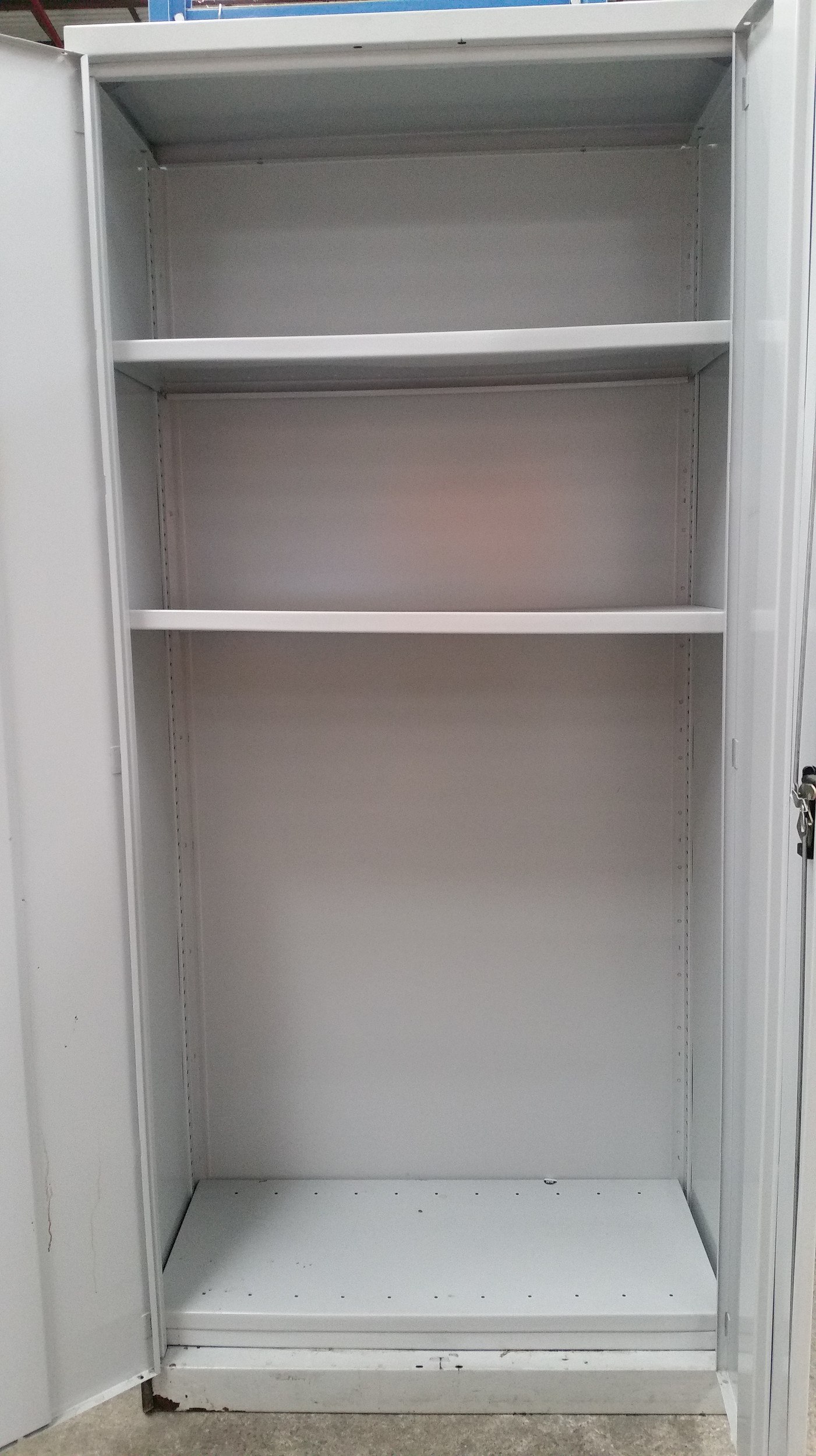 Metal Storage Cabinet - Lot 1066743 | ALLBIDS