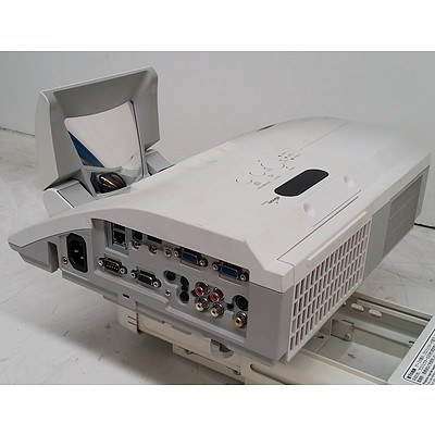 Hitachi (ipj-AW250N) WXGA 3LCD Projector