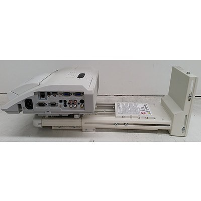 Hitachi (ipj-AW250N) WXGA 3LCD Projector