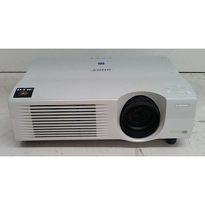 Sony (VPL-PX35) XGA 3LCD Projector