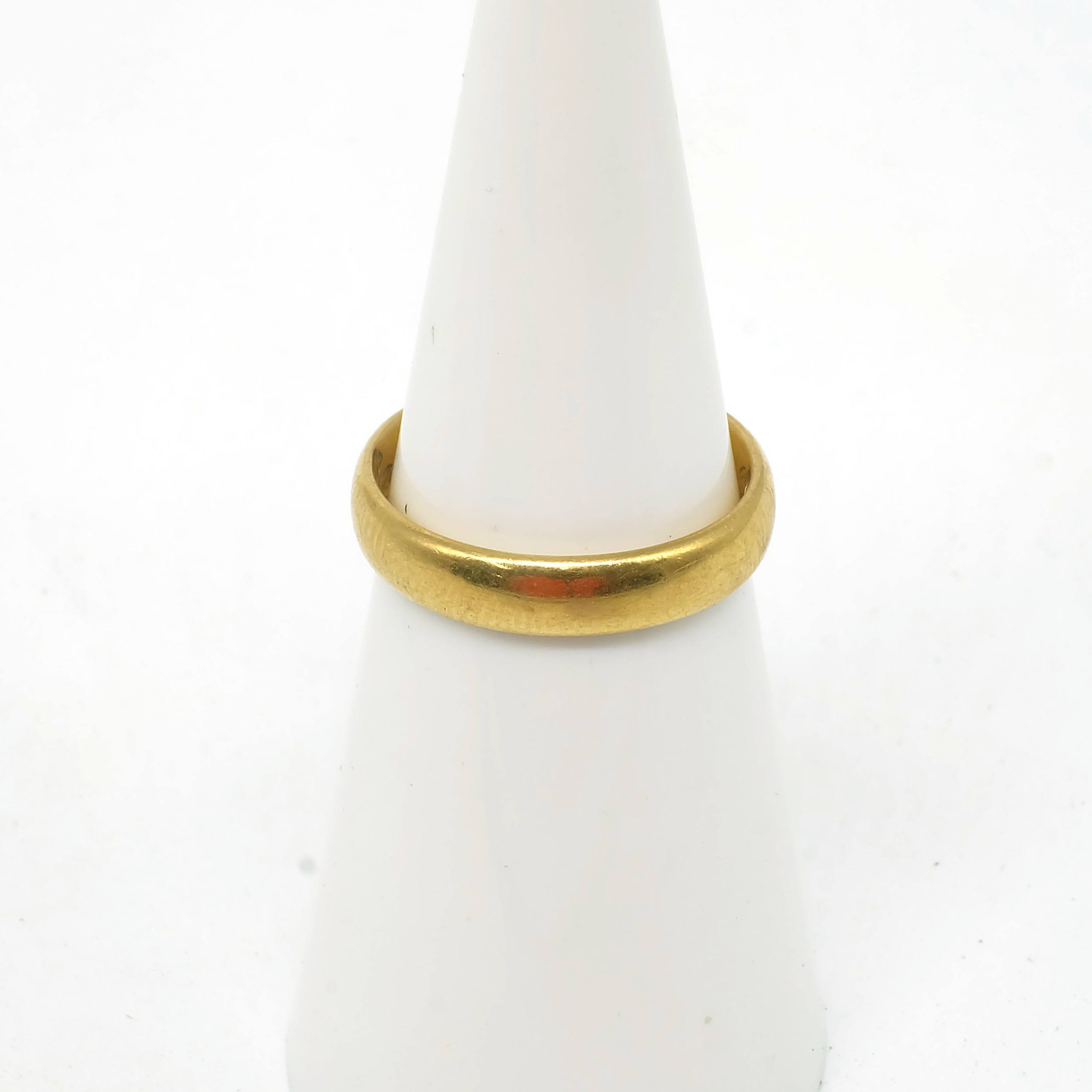 'Antique English 22ct Yellow Gold Wedding Ring, 4g'