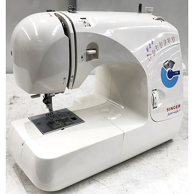 Singer 118 Featherweight II My Little Quilter Sewing Machine