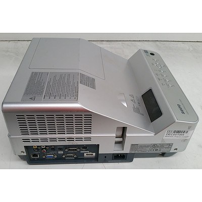 Sanyo (PDG-DXL2000) XGA DLP Projector
