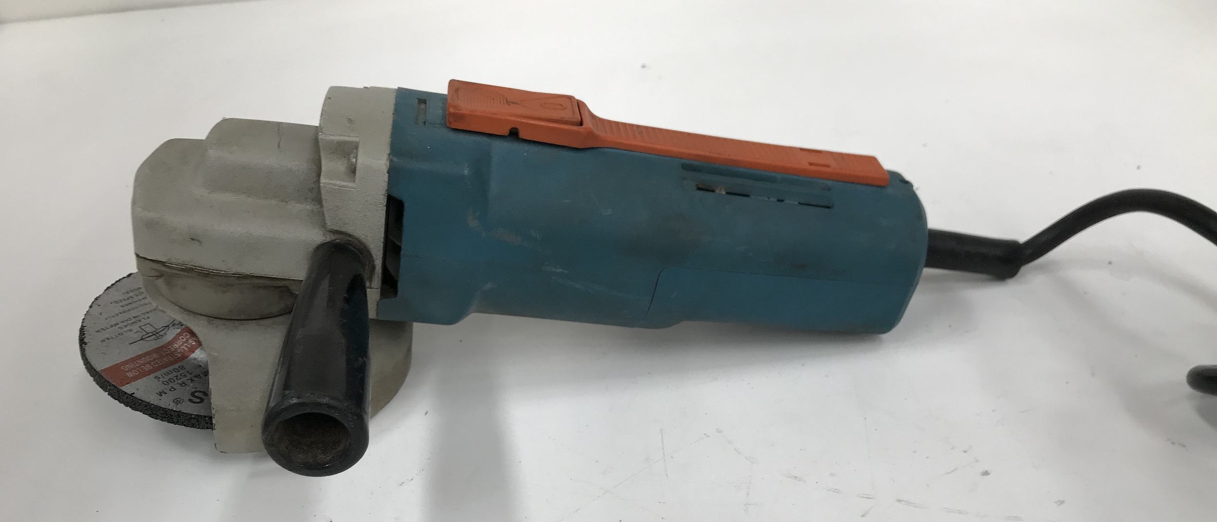 Black&Decker Corded Angle Grinder Lot 1116893 ALLBIDS