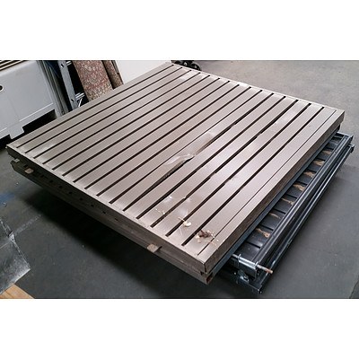 Pallet of 4 Fence Panels - 2 Types