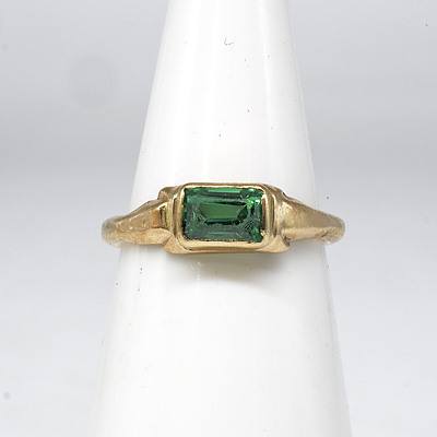 9ct Yellow Gold Ring with Emerald Cut Green Paste