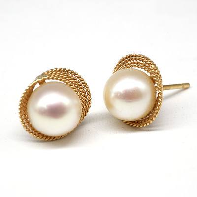 18ct Yellow Gold Pair of Cultured Pearl Stud Earrings, Round 7.00mm White with Very High Lustre