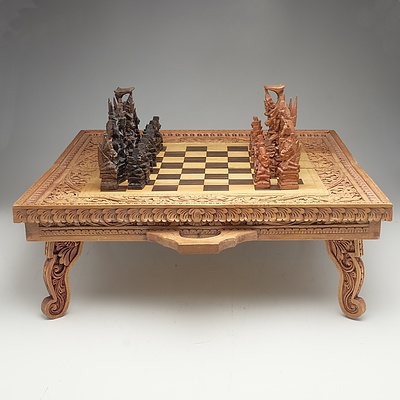 Balinese Collapsible Chess Set