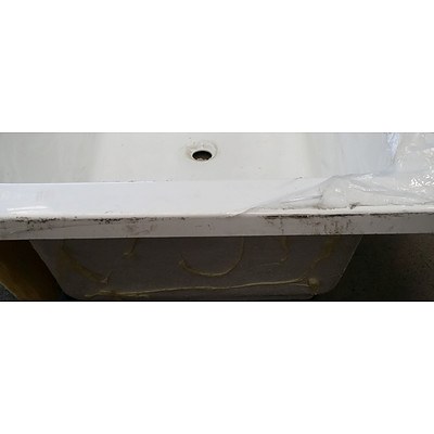 Caroma 1800mm Rectangular Bath - New - RRP $300.00