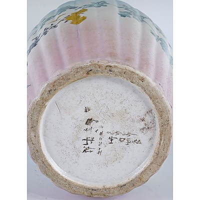 Japanese Kutani Vase of Exhibition Quality, Early 20th Century