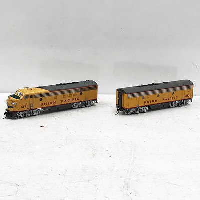 Union Pacific Locomotive and Cabin Train Models