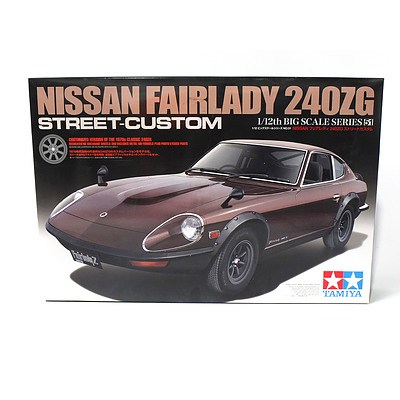 Tamiya - Nissan Fairlady 240ZG Street-Custom 1:12 Scale Model Car Kit