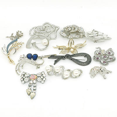 Group of Costume Jewellery Brooches