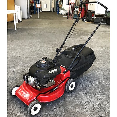Pace by Victa V40 4-Stroke Lawnmower