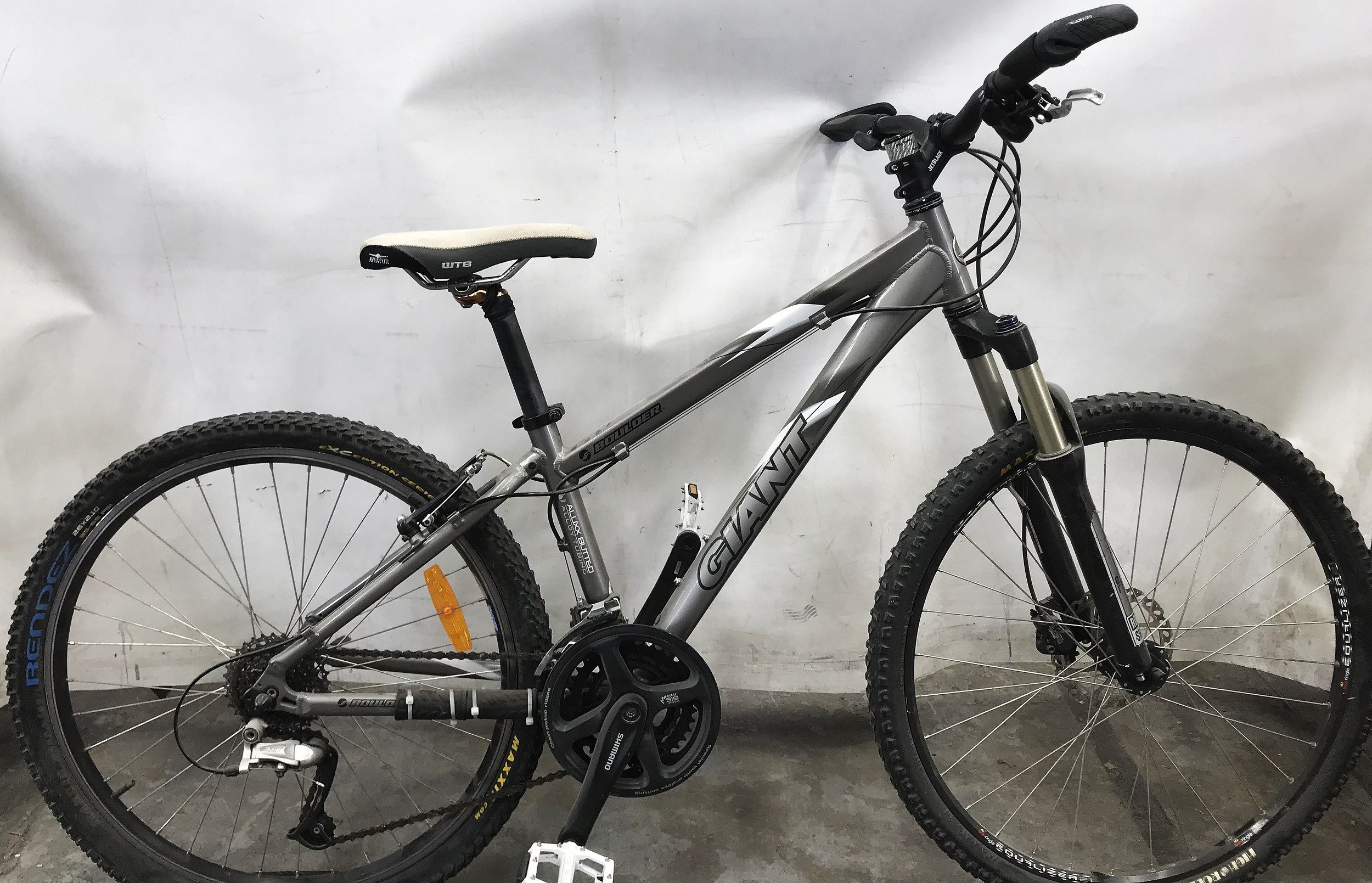 giant boulder 21 speed mountain bike