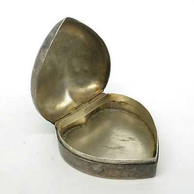 Edwardian Sterling Silver Heart Shaped Box, Birmingham, 1907, 34g