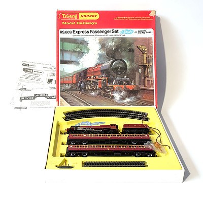 Tri-ang Hornby Model Railways RS.609. Express Passenger Set With Smoke and Exhaust Steam Sound