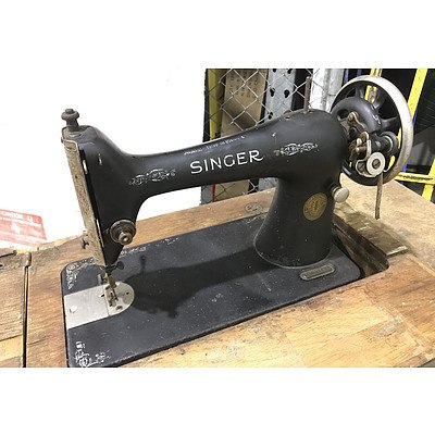 Antique 1936 Singer Sewing Machine with Table