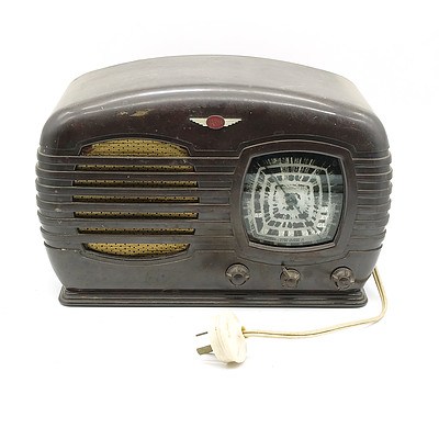 Vintage Tasma Bakerlite Cased Radio