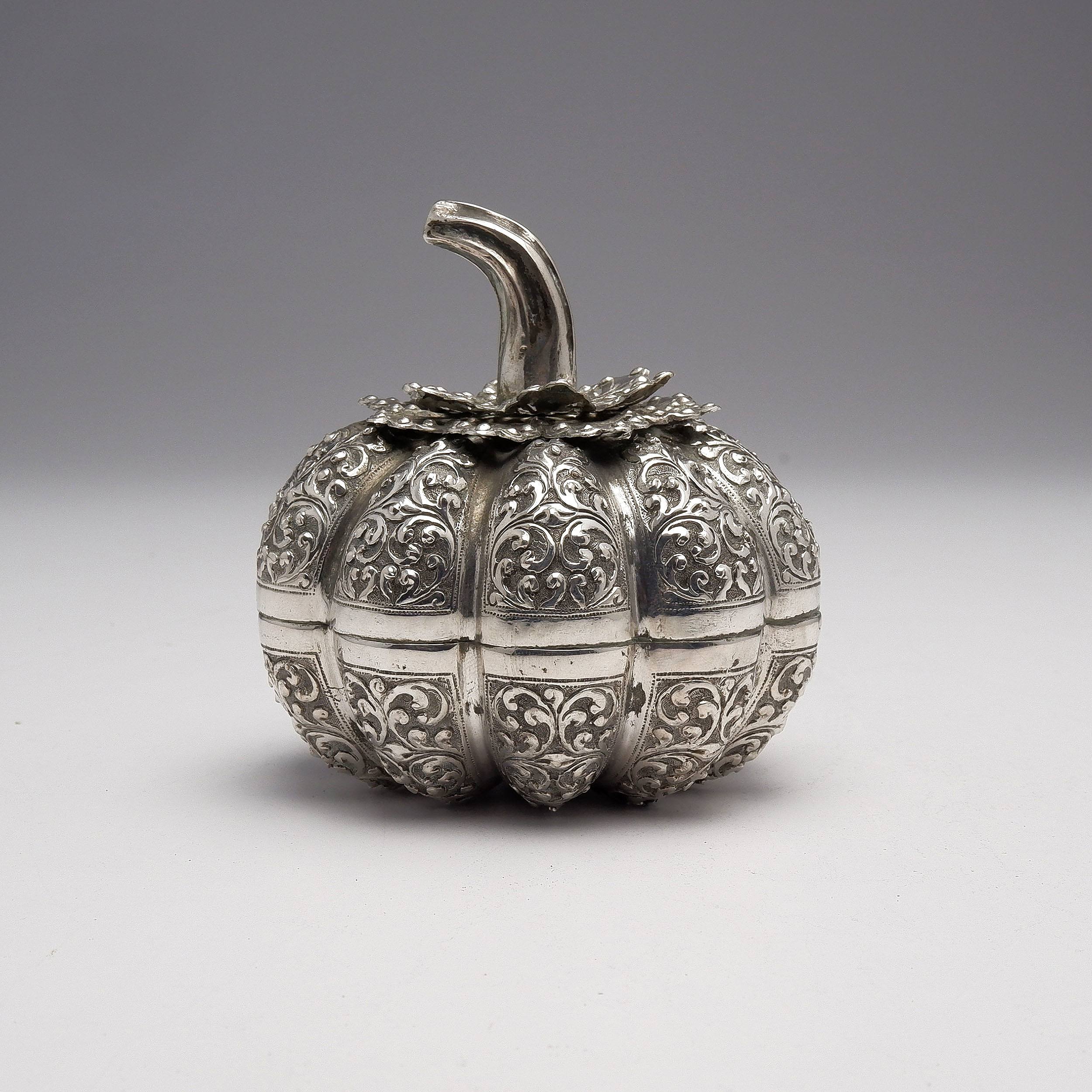 'Burmese Repousse Silver Pumpkin Form Box, 183g'