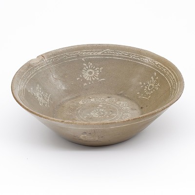 Korean Slip Inlaid Celadon Dish, Koryo Goryeo Dynasty (918-1392) 