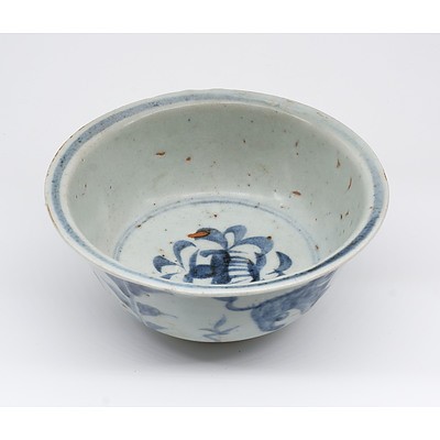 Chinese Late Ming Blue and White Bowl Decorated with Two Lions, 16th Century