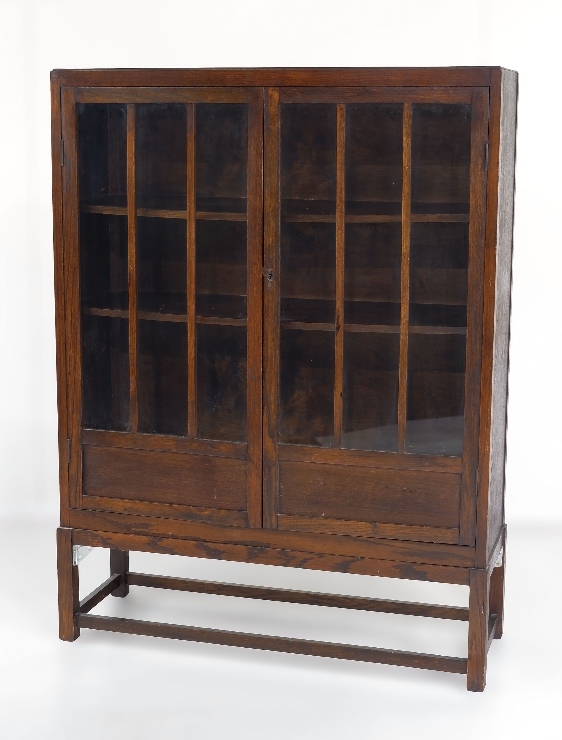 1930s Oak Display Cabinet With Lot 1092142 Allbids