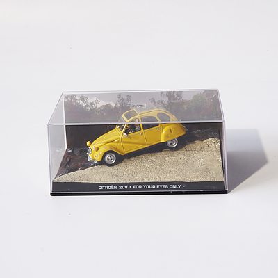 Scale Model of Citreon 2CV from the Movie 'For your eyes only' in Display Case