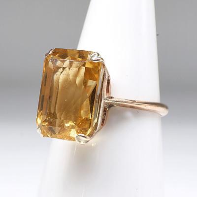 9ct Yellow Gold Ring with Emerald Cut Citrine