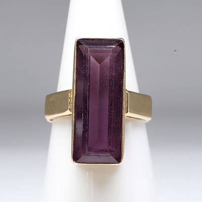 18ct Yellow Gold Ring with Synthetic Sapphire