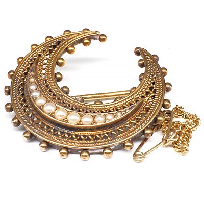 Antique 15ct Yellow Gold Turkish Style Crescent Moon Brooch with Eleven Graduated Half Seed Pearls