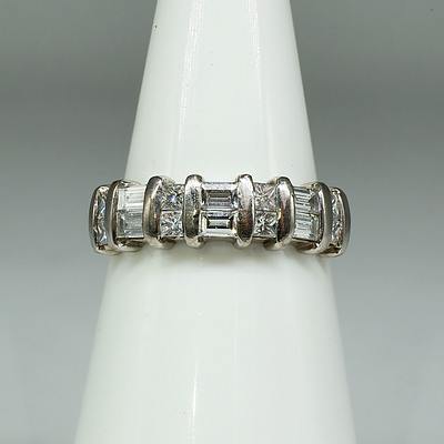 18ct Yellow and White Gold Diamond Ring, Total Calculated Diamond Weight 0.90ct