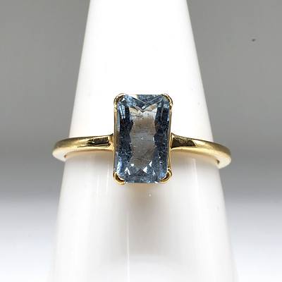 14ct Yellow Gold Blue Aquamarine Ring