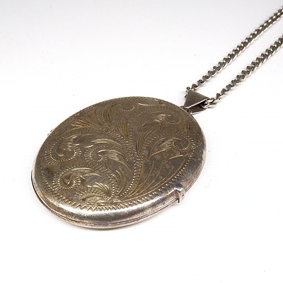 Sterling Silver Oval Locket on a Sterling Silver Curb Link Chain