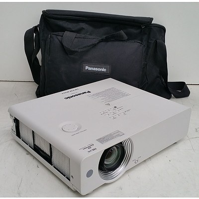 Panasonic (PT-VW440) VW440 WXGA 3LCD Projector