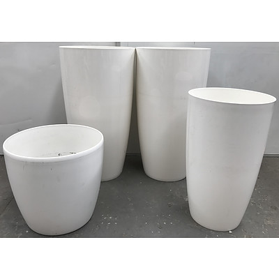 4 Round White Polymer Pots