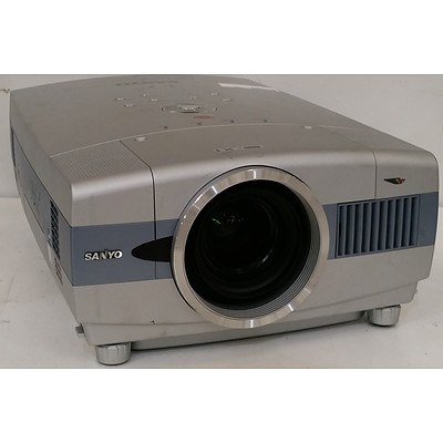 Sanyo PLC-XT16 XGA 3LCD Projector