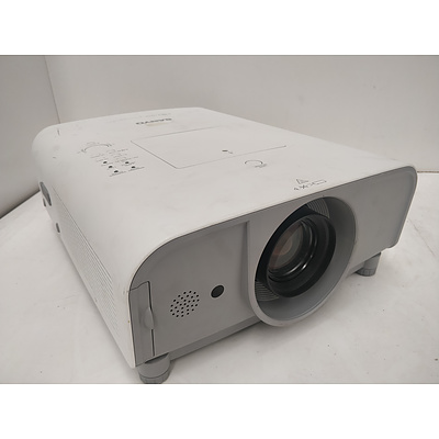 SANYO PLC-XT20 XGA 3LCD Projector