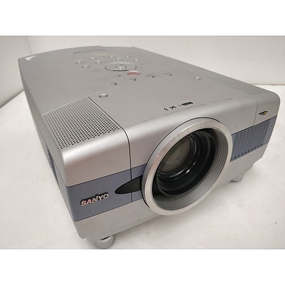 SANYO PLC-XT11 XGA 3LCD Projector