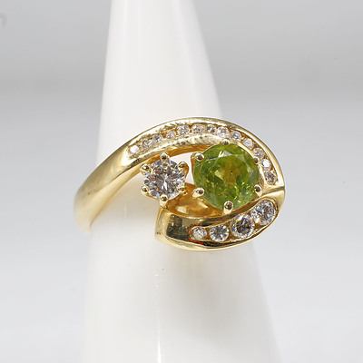 18ct Yellow Gold Ring with Lime/ Apple Green Peridot Surrounded By Eighteen Round Brilliant Cut Diamonds