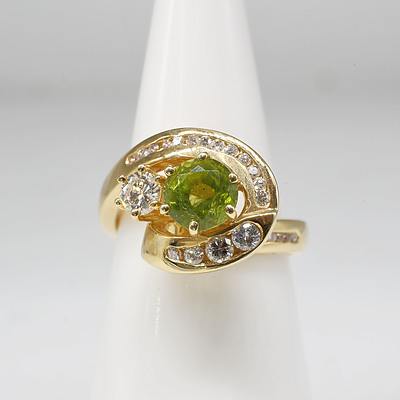 18ct Yellow Gold Ring with Lime/ Apple Green Peridot Surrounded By Eighteen Round Brilliant Cut Diamonds