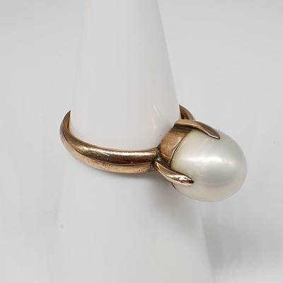 14ct Yellow Gold Ring with a Good Lustre South Sea Pearl