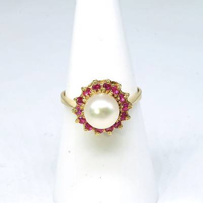 18ct Yellow Gold Ring with a Single Cultured Pearl Surrounded by Fourteen Rubies